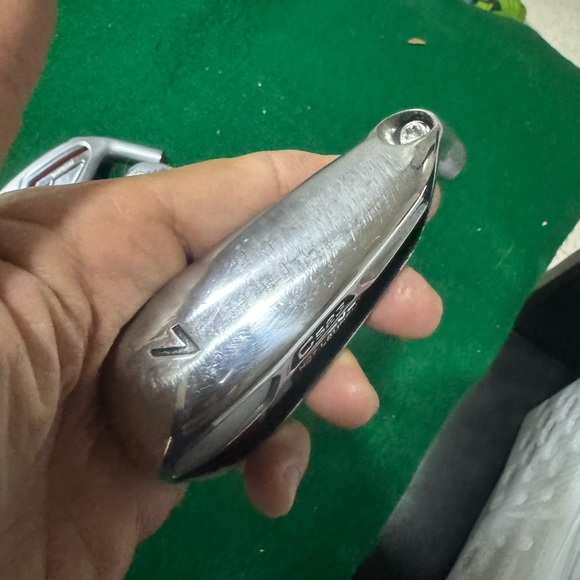 Tour  Edge Iron 7 Heads New 
Available in right and left handed - Picture 6 of 16